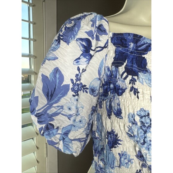 H&M crop MEDIUM top blue white floral off-shoulder smocked - Picture 6 of 6